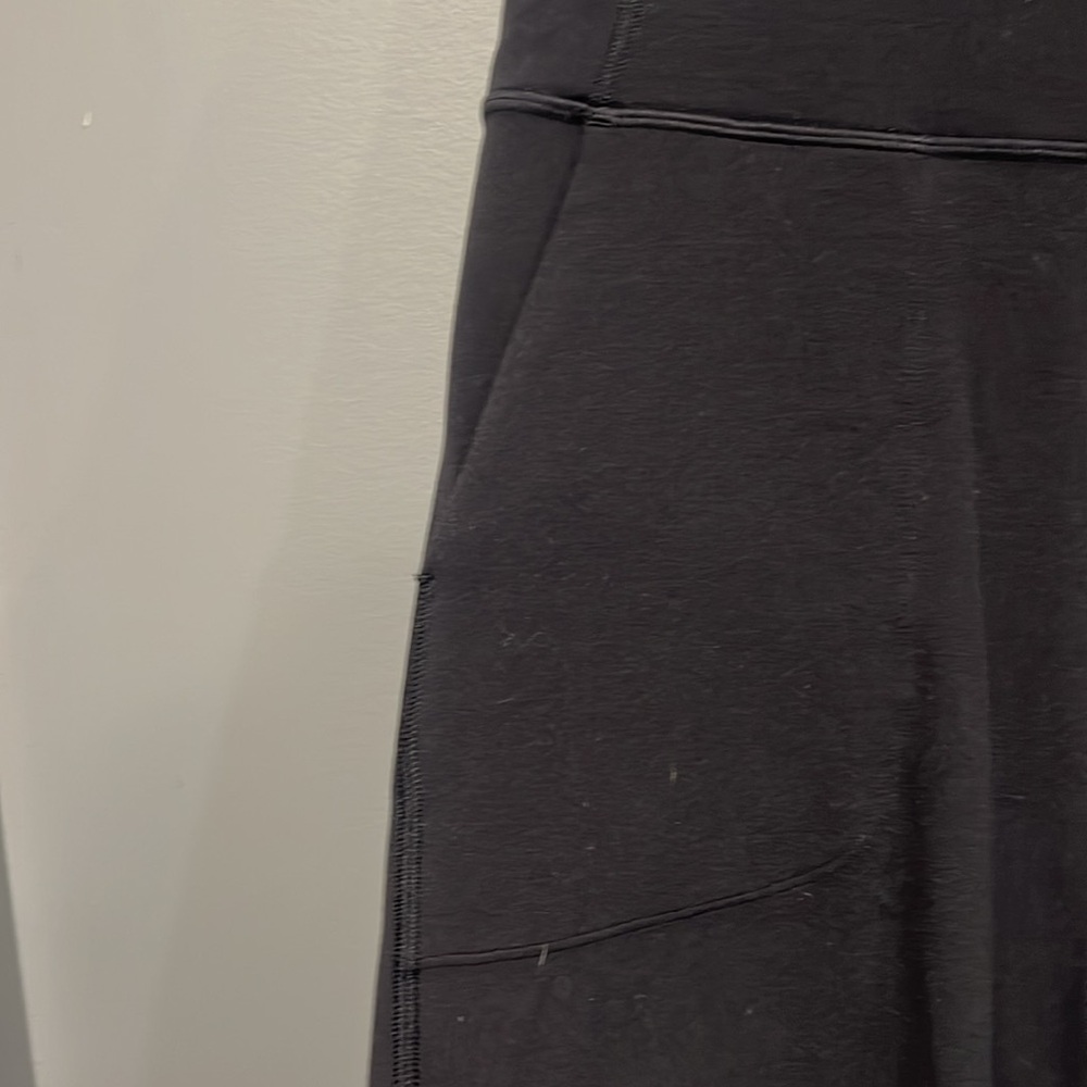LULULEMON- High-Waisted, cropped, Align Women's Pants. 23” inseam - Picture 9 of 12